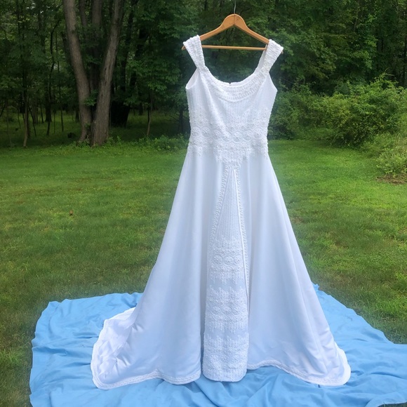 Beautiful Beaded White Wedding Dress - Like New - Picture 5 of 16